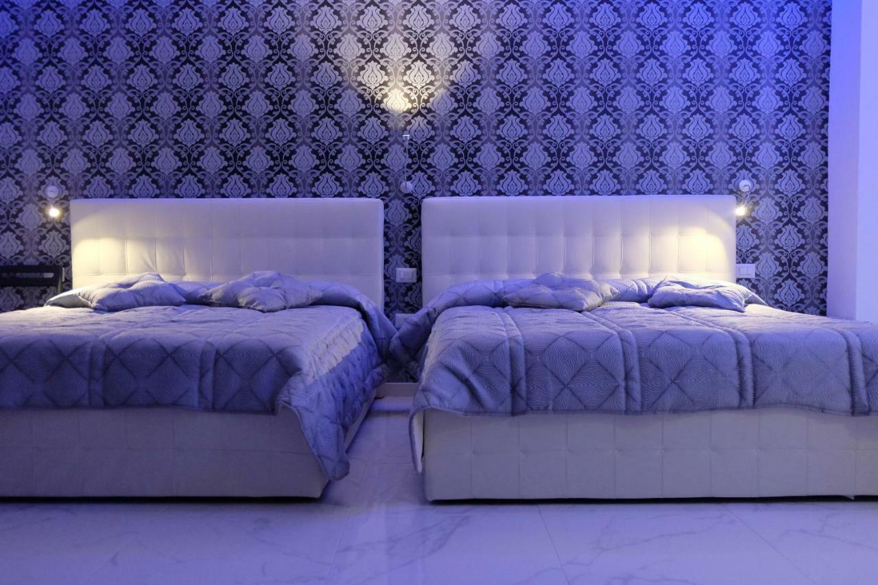 White Room Idromassaggio Su Richiesta Наполи Екстериор снимка