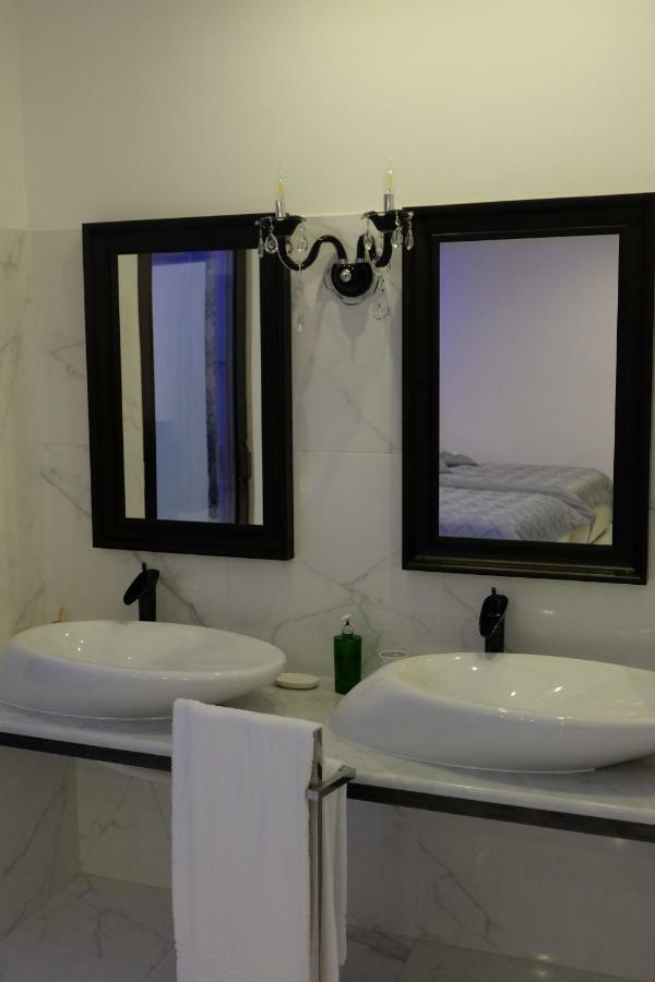 White Room Idromassaggio Su Richiesta Наполи Екстериор снимка